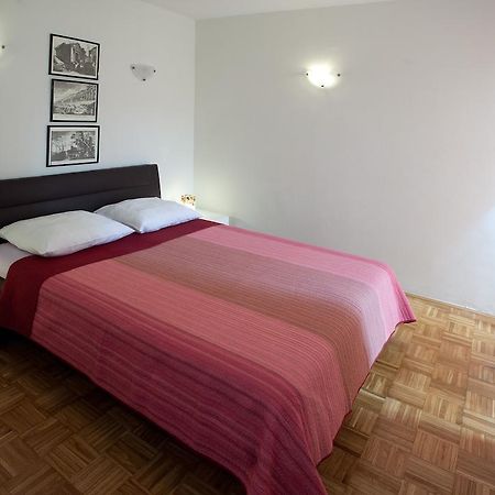 Ideal Location Split Apartments 部屋 写真