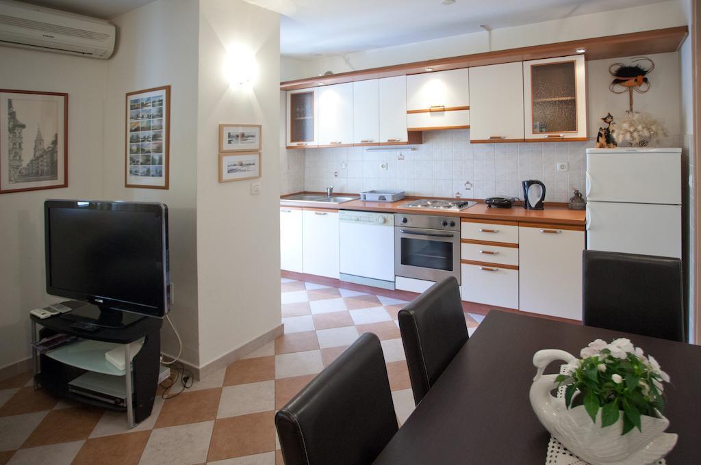 Ideal Location Split Apartments 部屋 写真