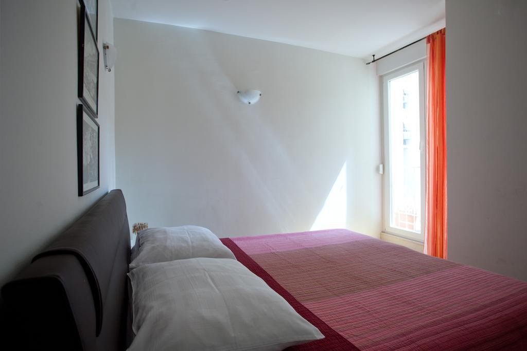 Ideal Location Split Apartments 部屋 写真