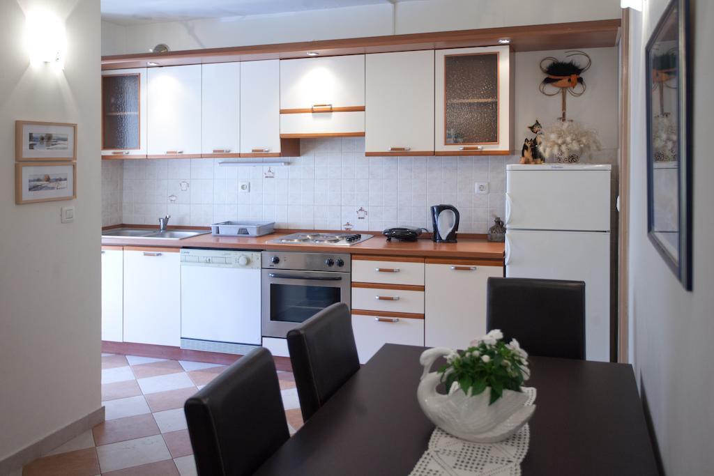 Ideal Location Split Apartments 部屋 写真