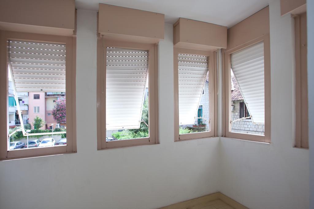 Ideal Location Split Apartments 部屋 写真