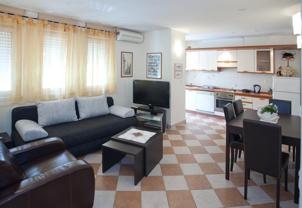 Ideal Location Split Apartments 部屋 写真
