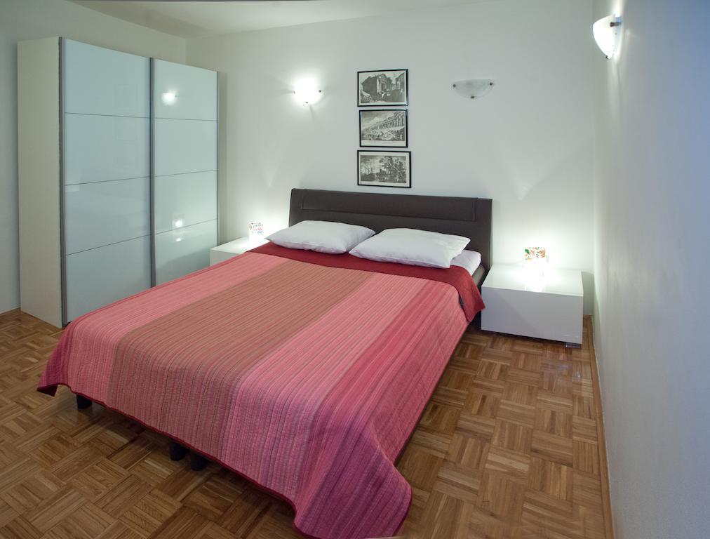 Ideal Location Split Apartments 部屋 写真