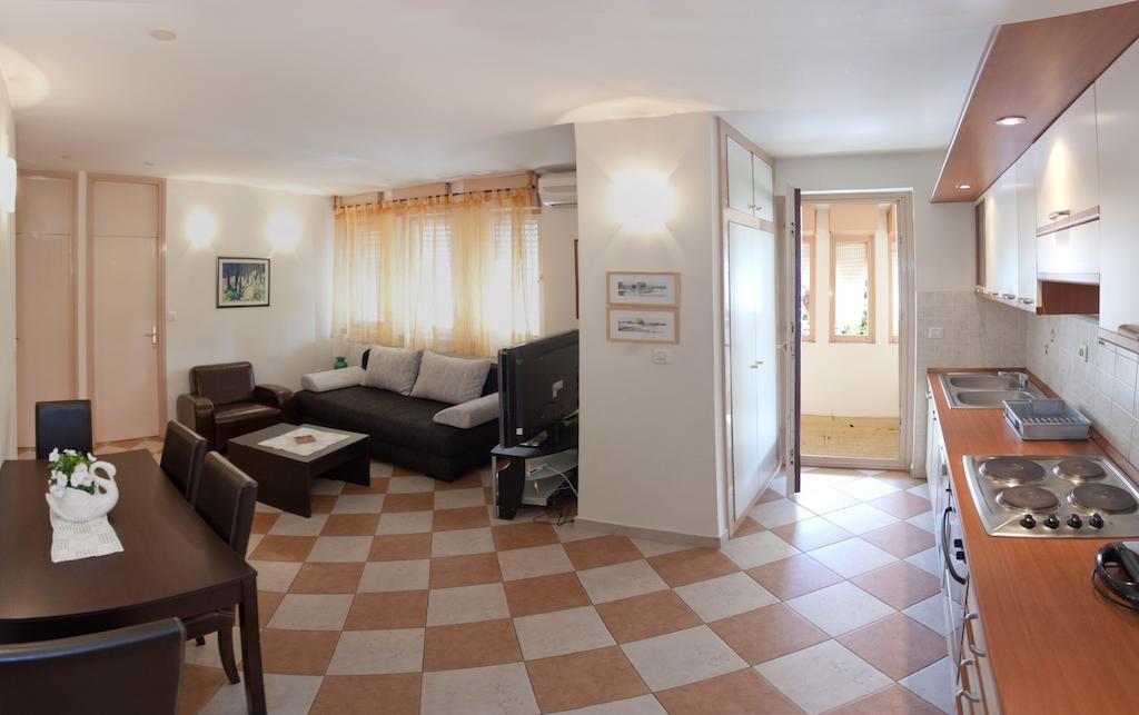 Ideal Location Split Apartments 部屋 写真